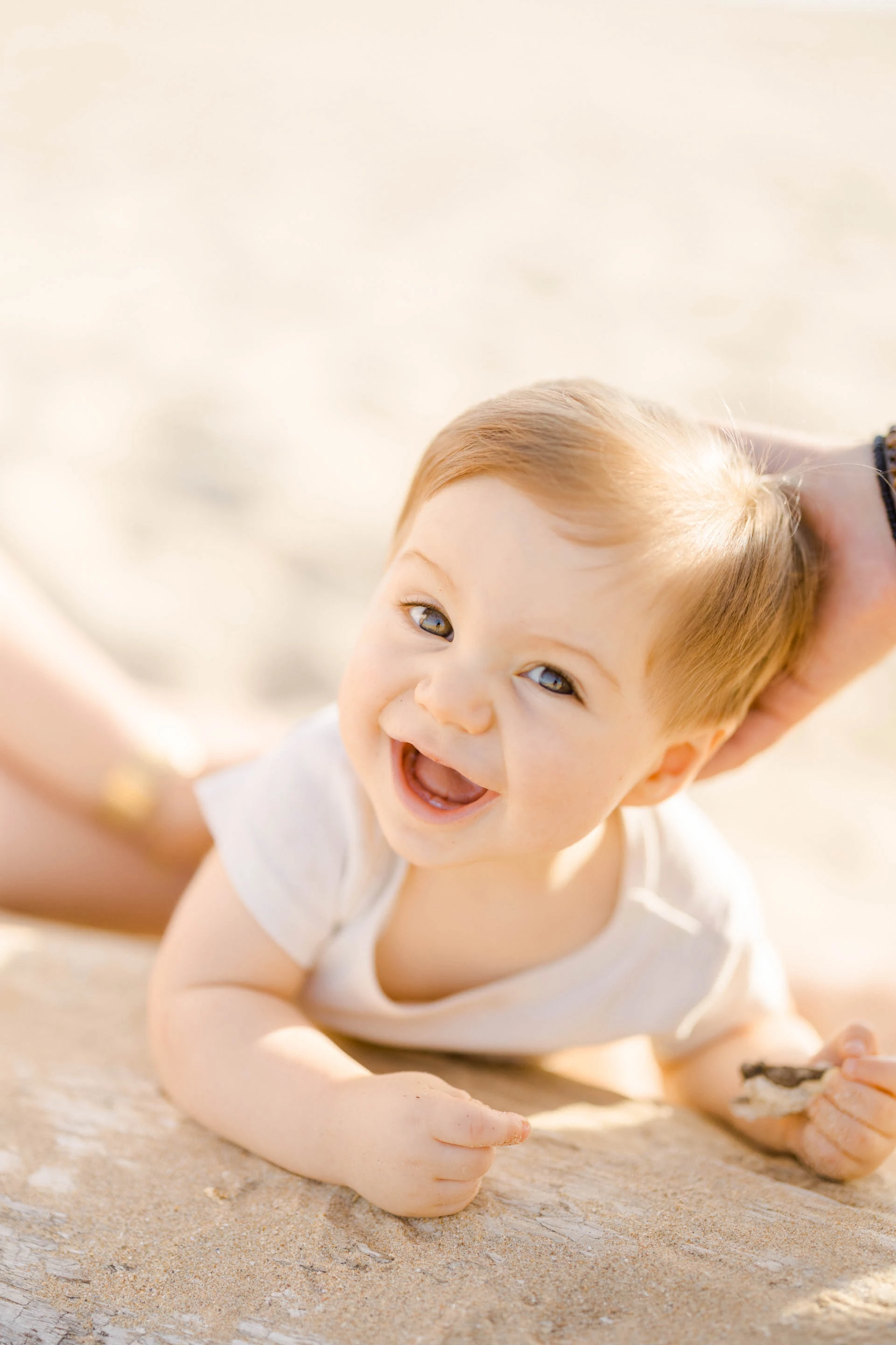 bonheur sourire enfant gris marron